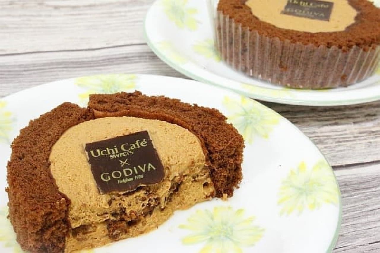 Lawson "Uchi Cafe SWEETS x GODIVA Caramel Chocolat Roll Cake"