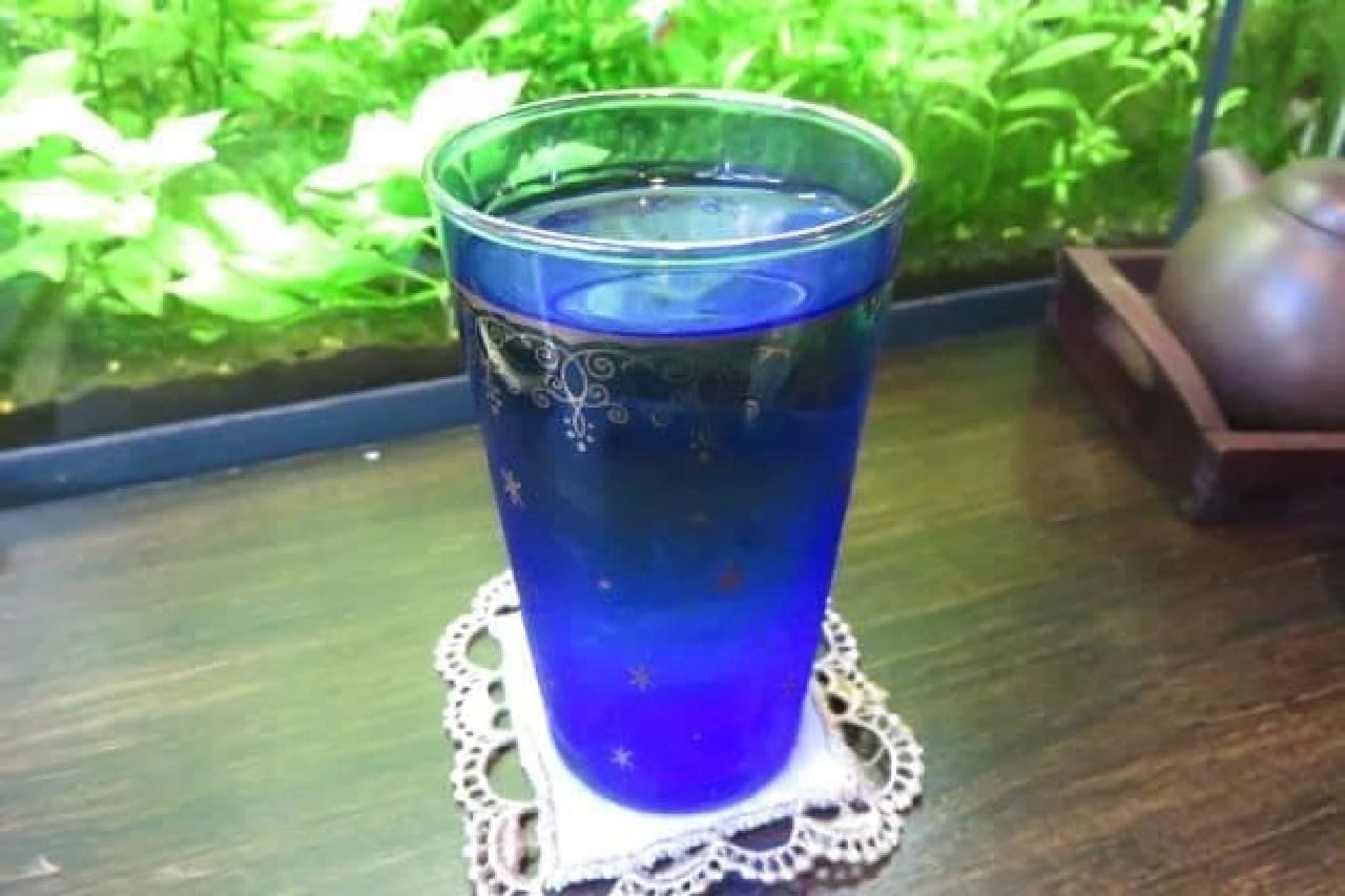 Glass of "R-za Dokushokan"