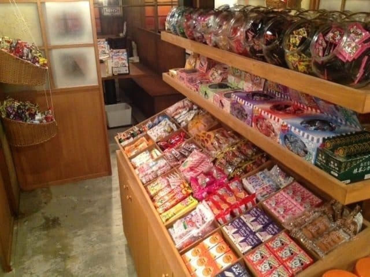 駄菓子が食べ放題の「駄菓子バー」、新宿にオープン