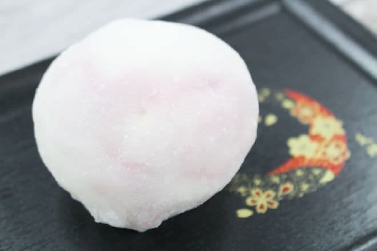"Baby's bottom" is a sweet made by wrapping shortcake with fertilizer like Daifuku.