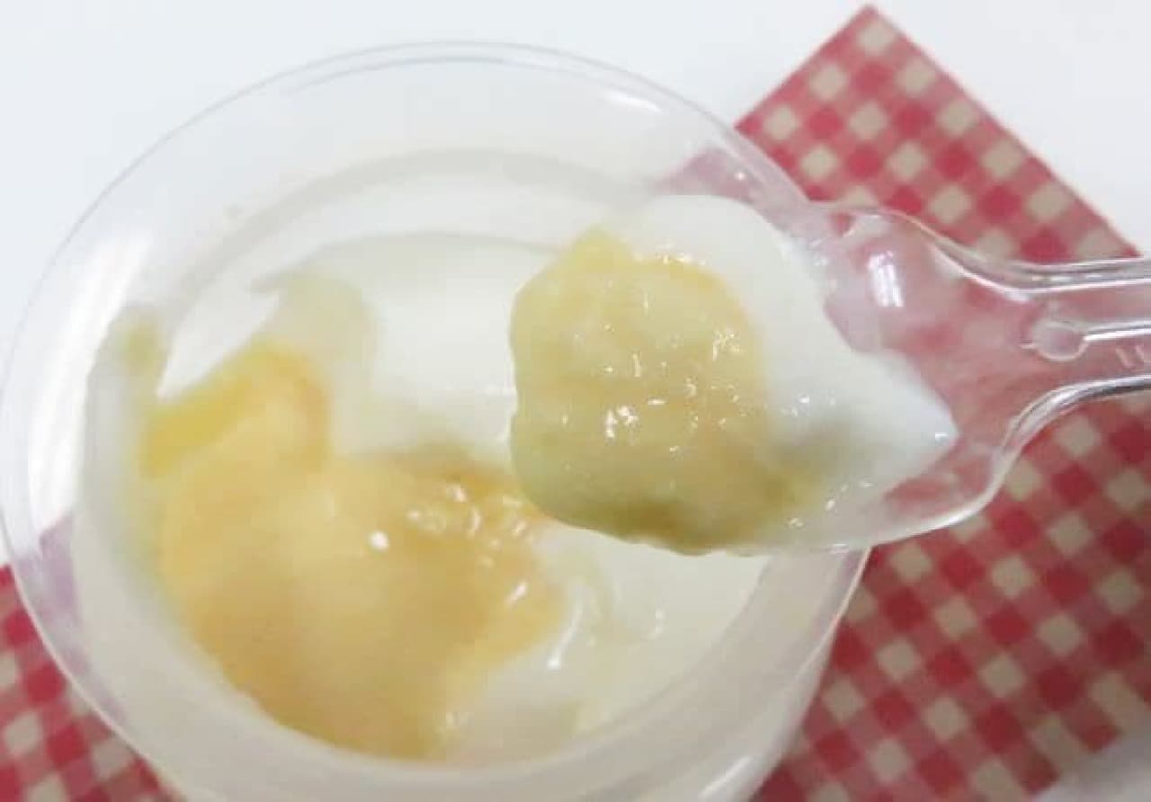 "Mamatamago Purin Floating" is a pudding with panna cotta on the upper layer.