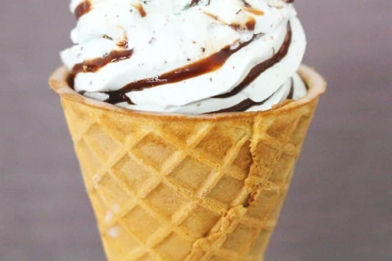 Waffle corn Chocolate mint is a corn-type ice cream made with American peppermint oil.