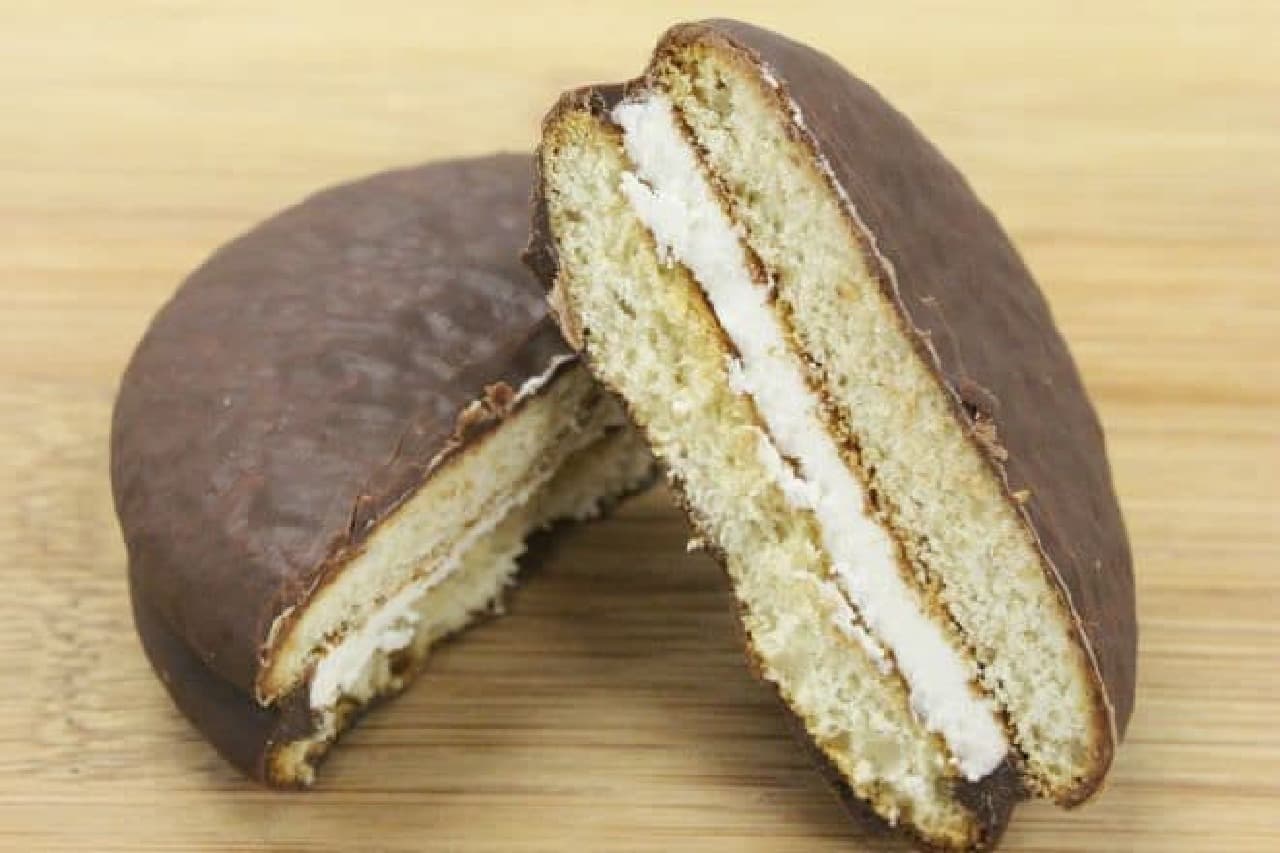 A chilled version of Lotte's "choco pie"