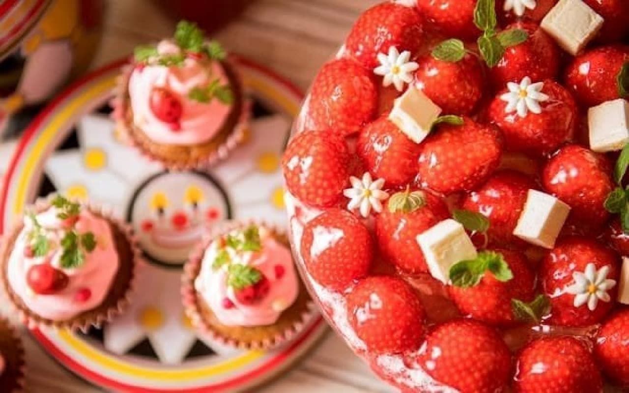 Hilton Osaka Strawberry Dessert Buffet "Enchanted Strawberry Circus"