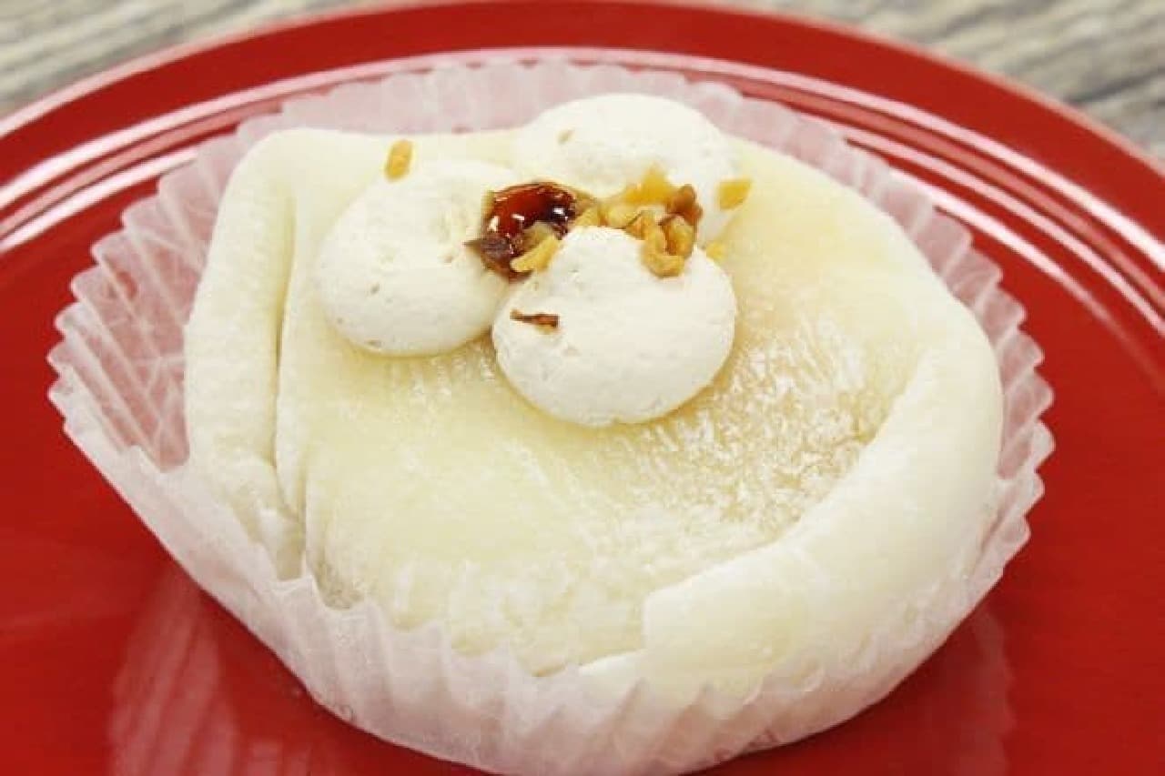 FamilyMart "Soft Gyuhi Wrapped Custard Pudding"