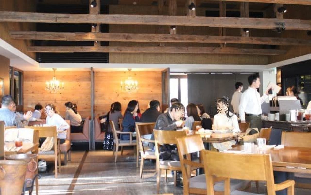 "IVY PLACE" is a cafe and dining bar in Daikanyama