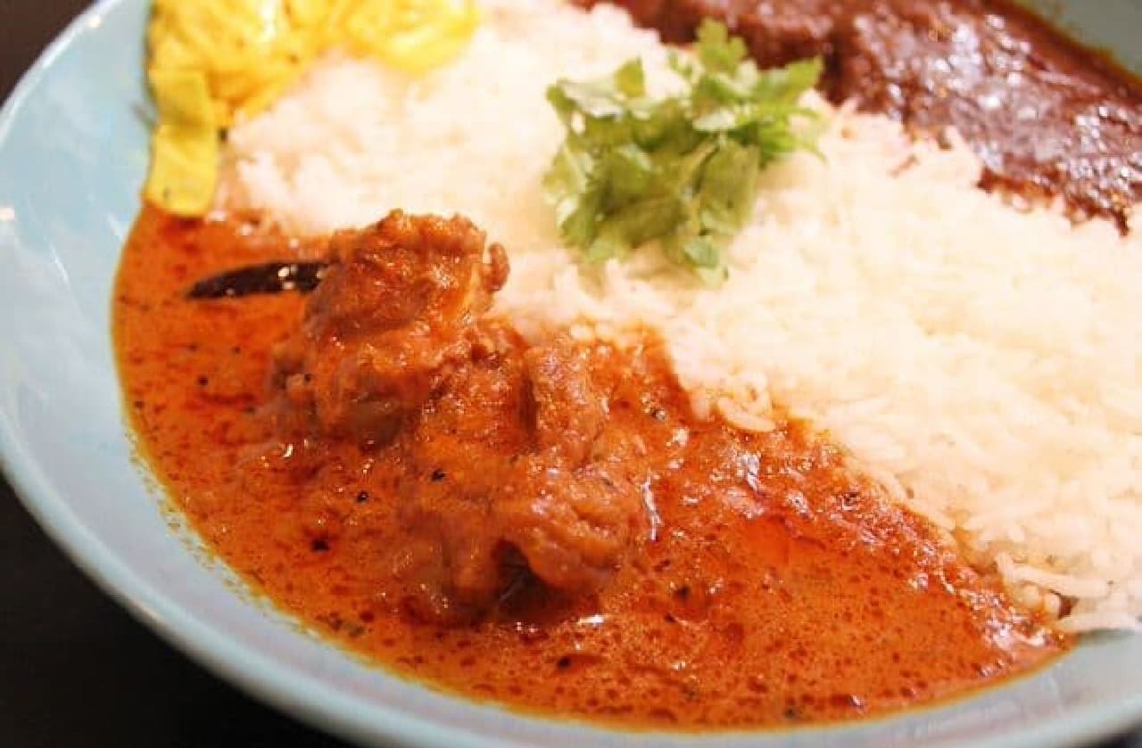 "South Indian curry that suits Japanese people" offered at "Epitaph Curry"