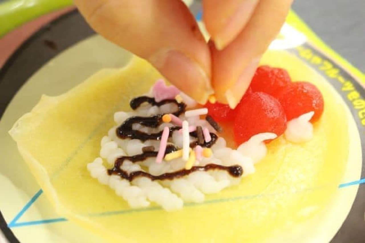 Making crepes for the Poppin Cookin series "Crepe Yasan"