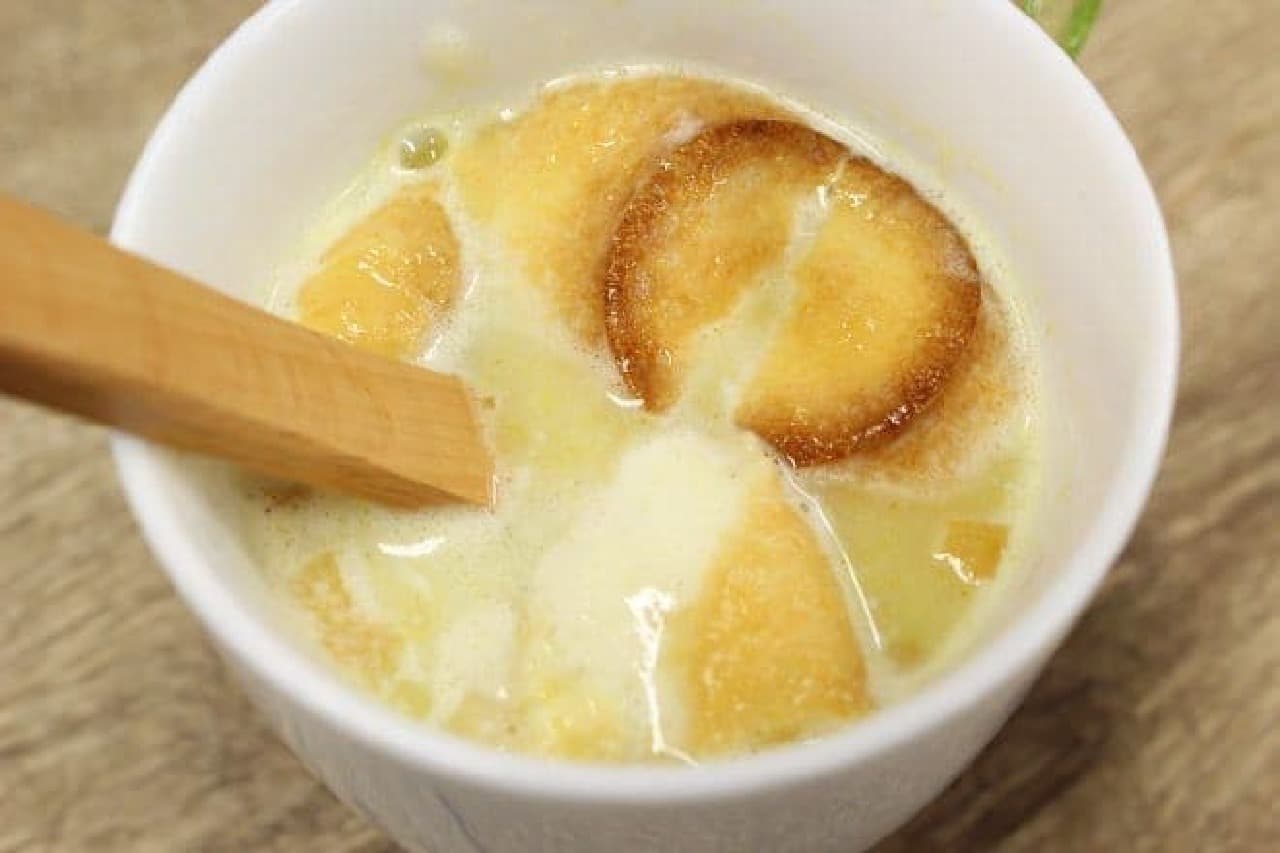 一口サイズのシュークリーム「プチシュー」をコーンスープにプラスしたメニュー