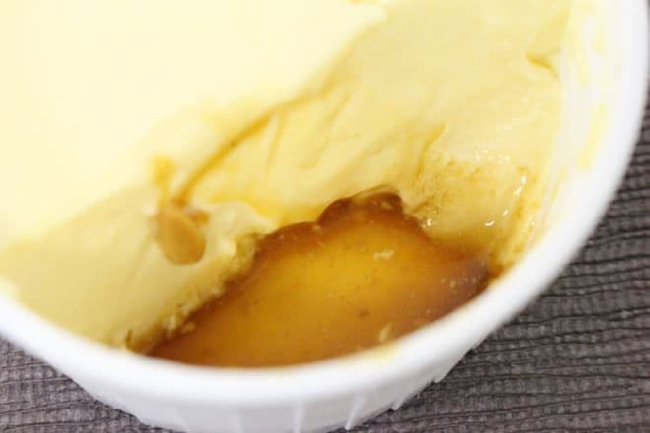 "Torisho Pudding" is a pudding designed with the image of cream brulee.