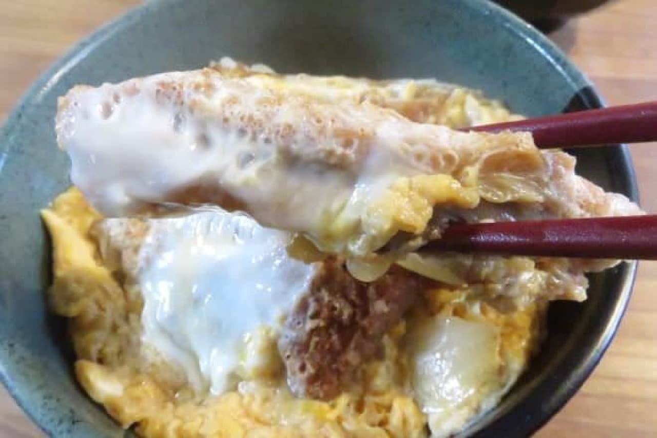 Katsudon served at Rikkyo University's first cafeteria