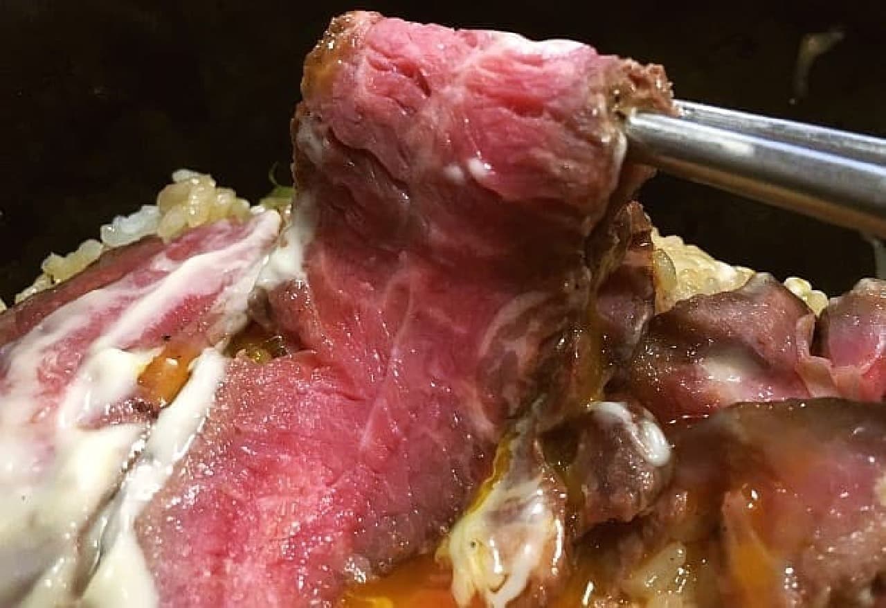 "Special Miss Jiro Roast Beef Bowl" from "Lien", a yakiniku restaurant in Nakano, Tokyo