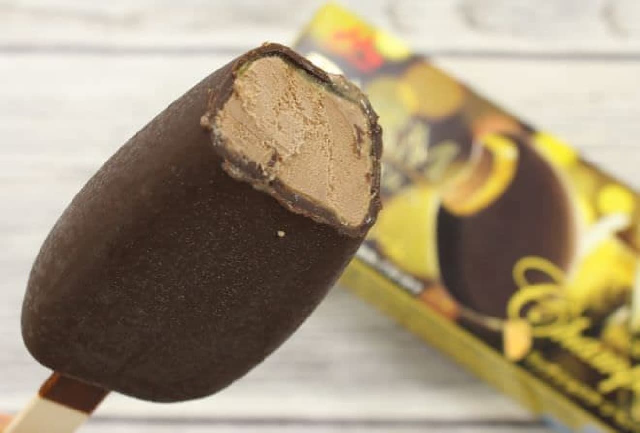 Palm Rich Chocolat ~ Champagne Tailoring ~ is a bar ice cream made by coating chocolate ice cream with champagne sauce and wrapping it in chocolate.