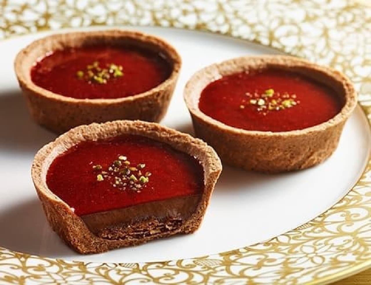 Lawson with Christmas color "berry chocolate tart"