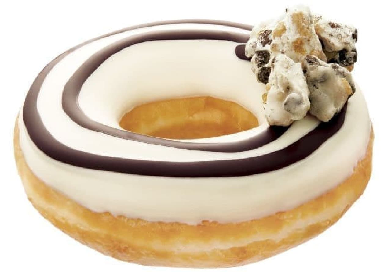「スイート アメリカ ハーシーズ クランチャーズ」は、新商品のクッキーアンドクリーム クランチャーズがトッピングされたドーナツ