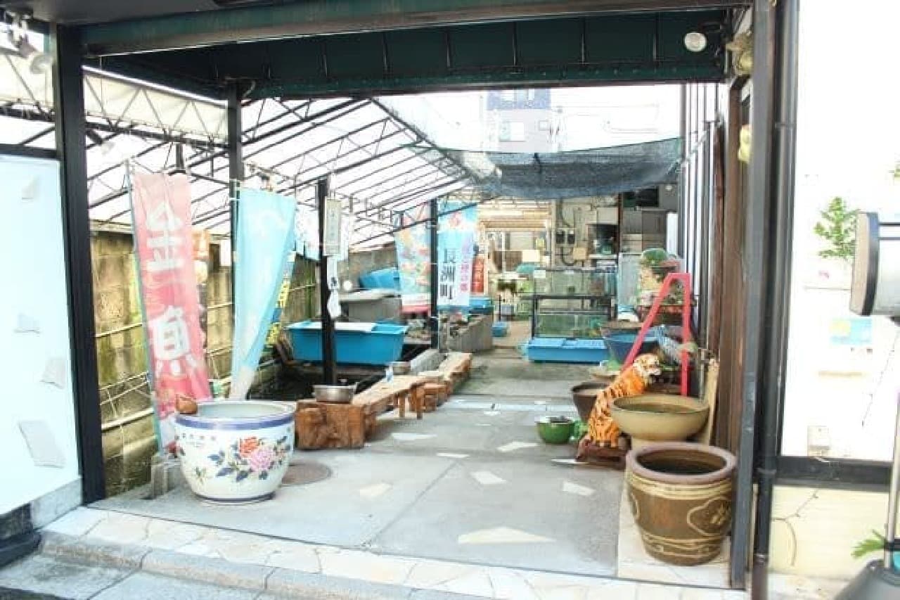 "Kingyozaka" located about a 5-minute walk from Hongo Sanchome Station