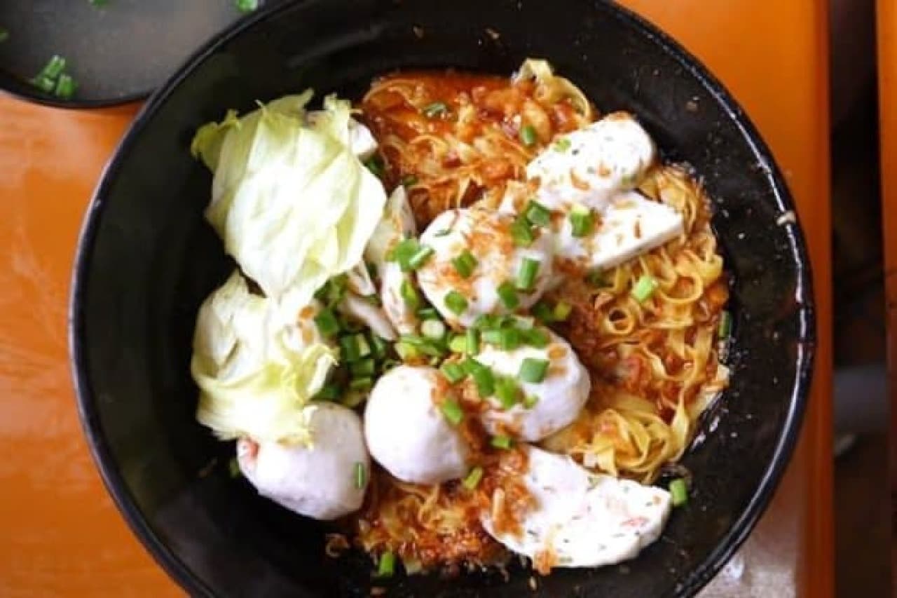 シンガポールのFishball Noodles（フィッシュボール ヌードル/Fishball Mee という場合もあり）