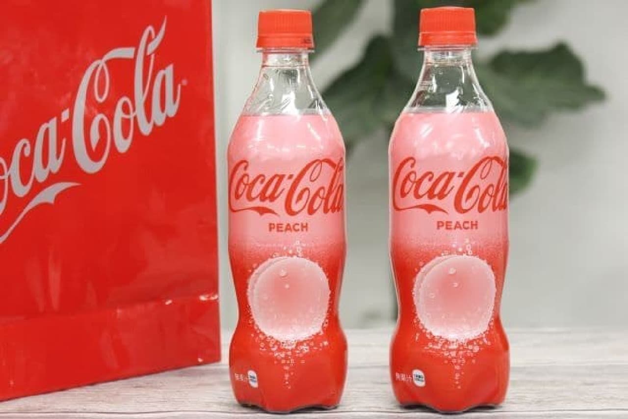 「コカ・コーラ ピーチ」は、“もも”のフレーバーが使用されたコカ・コーラ