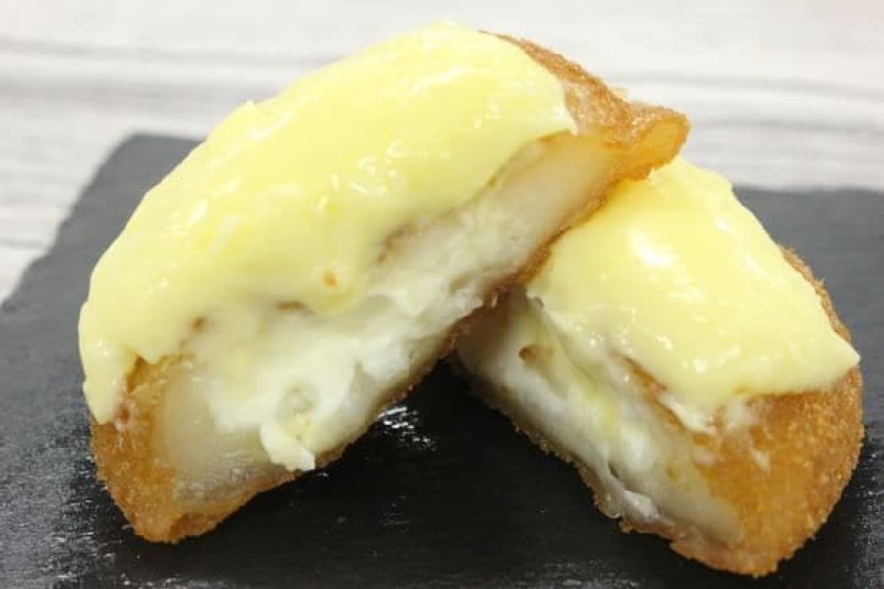 「いももち（チーズ）」は、じゃがいもで作られた“いももち”でカマンベールチーズが使用されたフィリングを包んだホットスナック