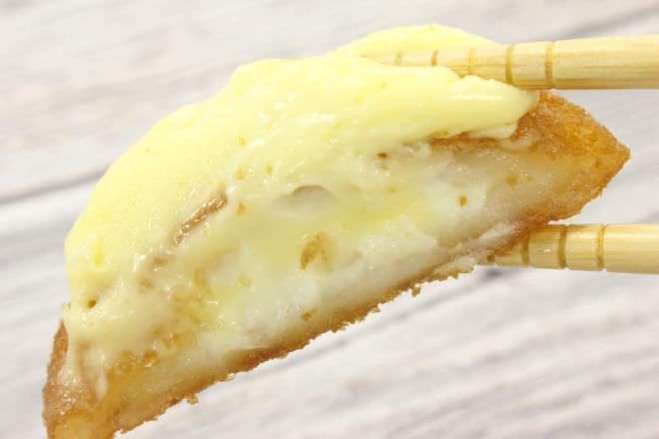 「いももち（チーズ）」は、じゃがいもで作られた“いももち”でカマンベールチーズが使用されたフィリングを包んだホットスナック