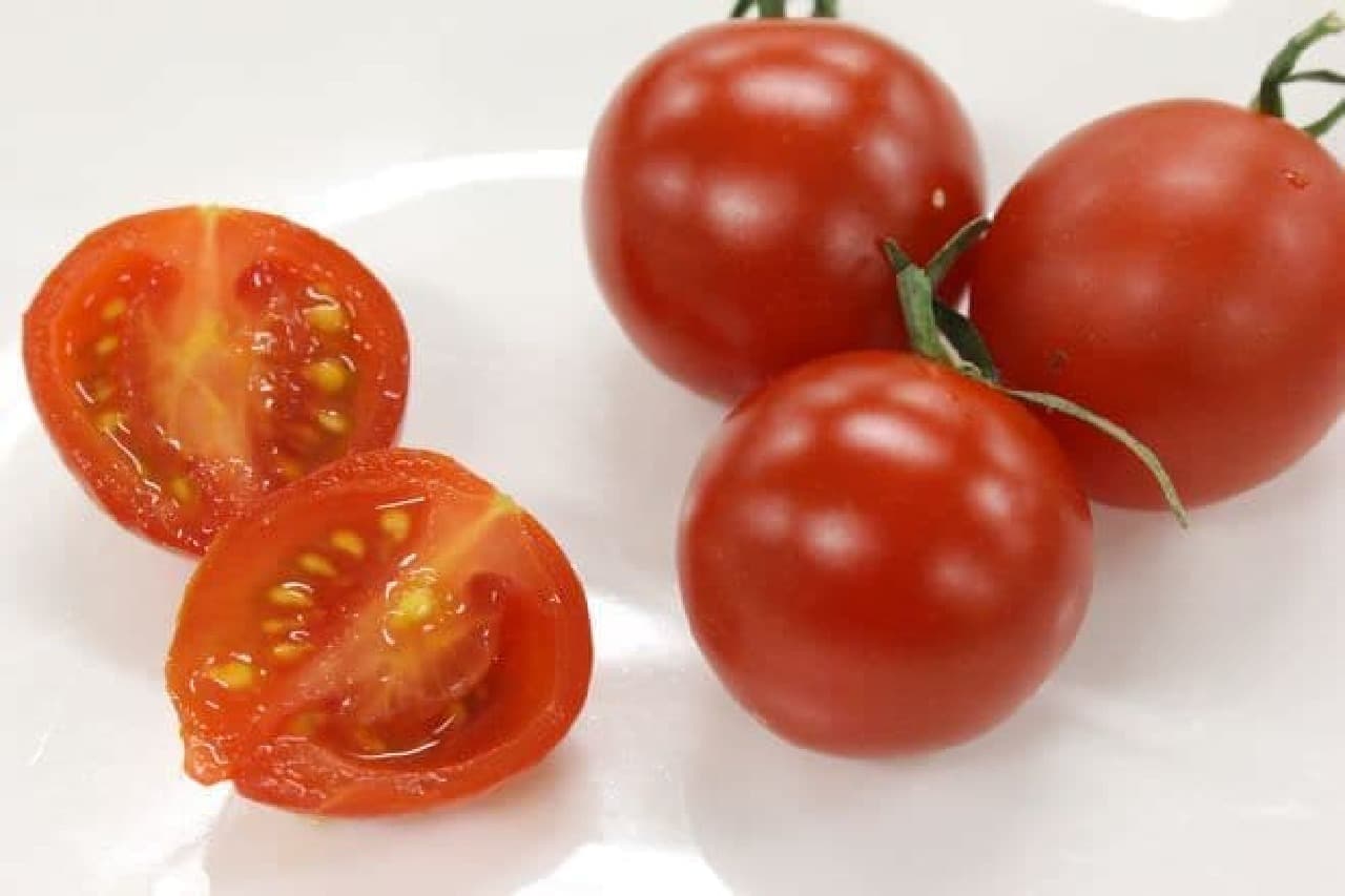 プレミアム ルビーは、噛んだ瞬間じゅわっと深い甘みが広がるトマト