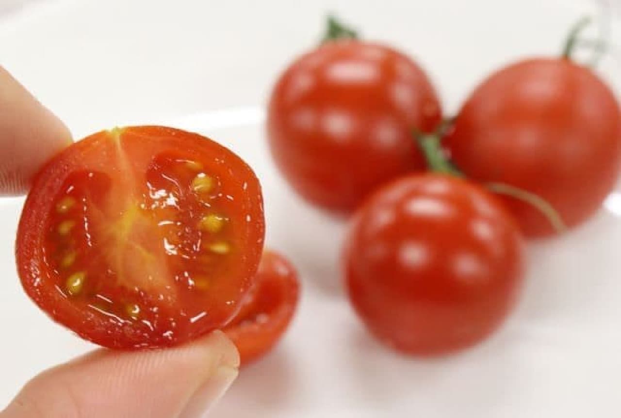 プレミアム ルビーは、噛んだ瞬間じゅわっと深い甘みが広がるトマト