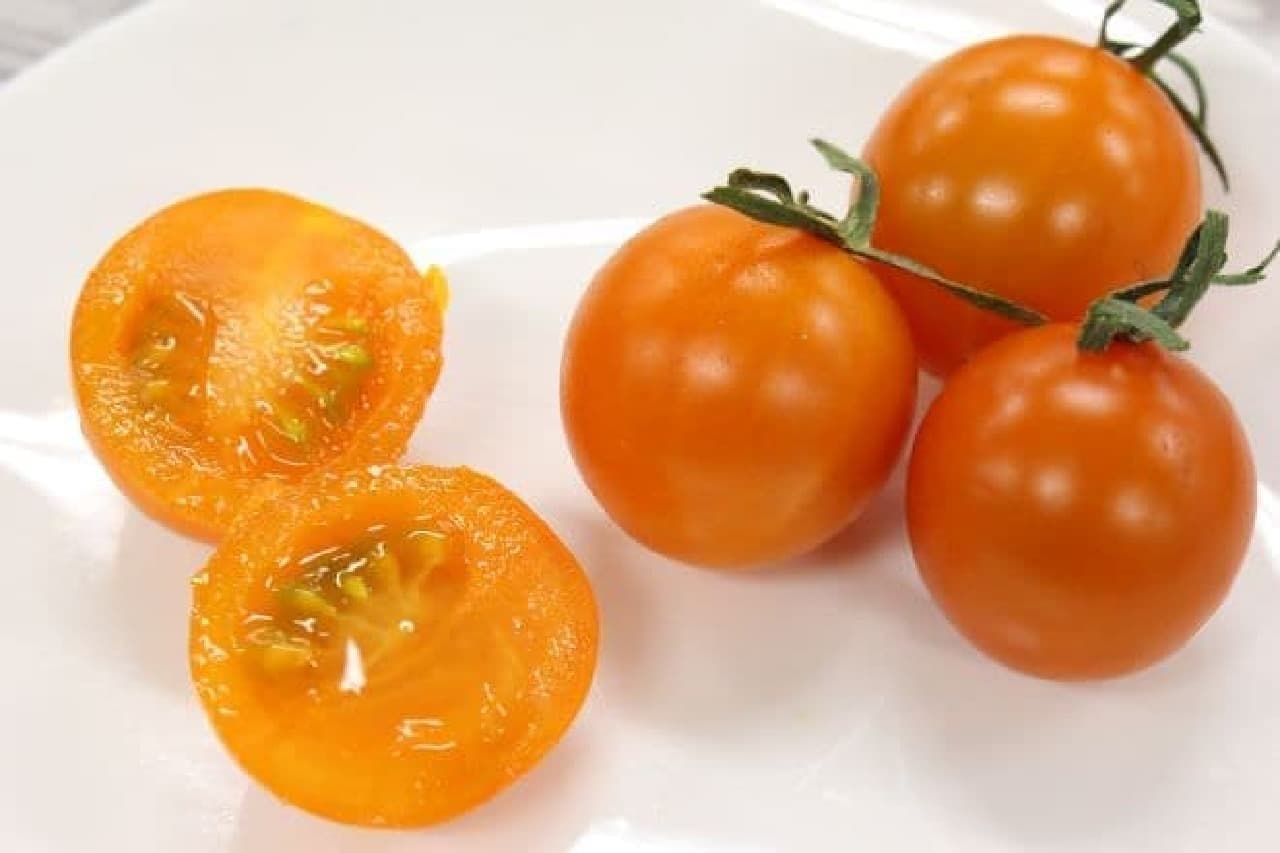 ソフィア オレンジは、鮮やかなオレンジ色をしたトマト