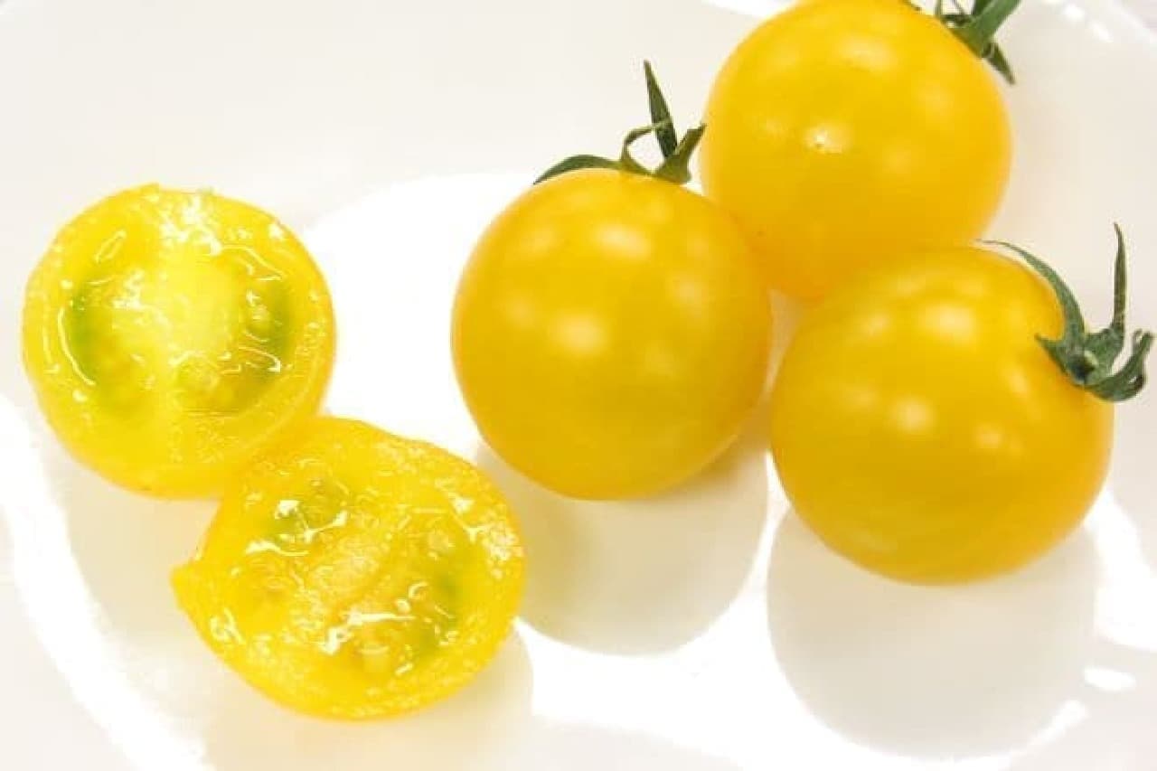 シャイニング イエローは、明るい黄色をしたトマト