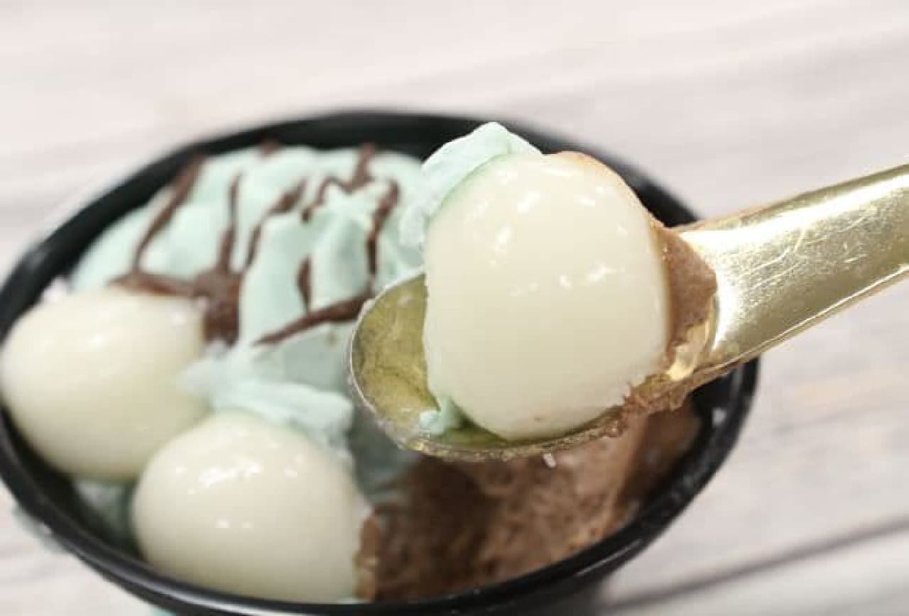 "Chocolate Mint Wa Pafe" is the first chocolate mint flavor in the "Wa Pafe" series of Japanese and Western eclectic sweets that combine Japanese and Western elements.