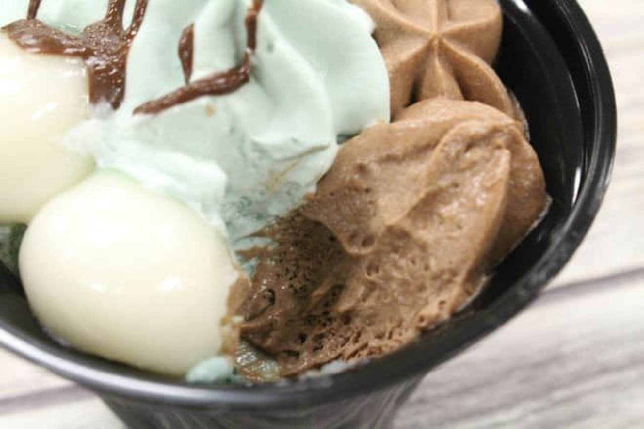 "Chocolate Mint Wa Pafe" is the first chocolate mint flavor in the "Wa Pafe" series of Japanese and Western eclectic sweets that combine Japanese and Western elements.
