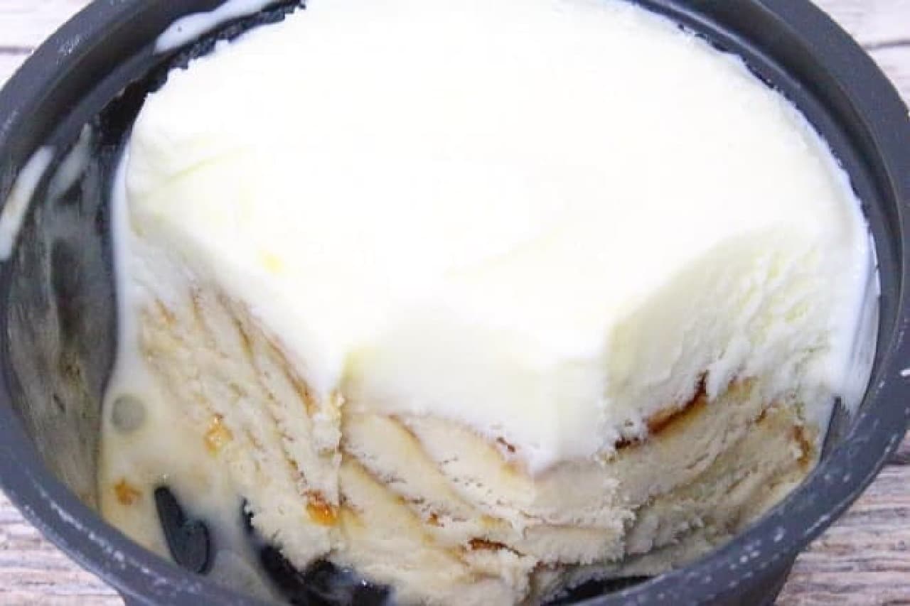 Lawson Limited "Thick Cream Cheese Ice Kinako Black Mitsu"