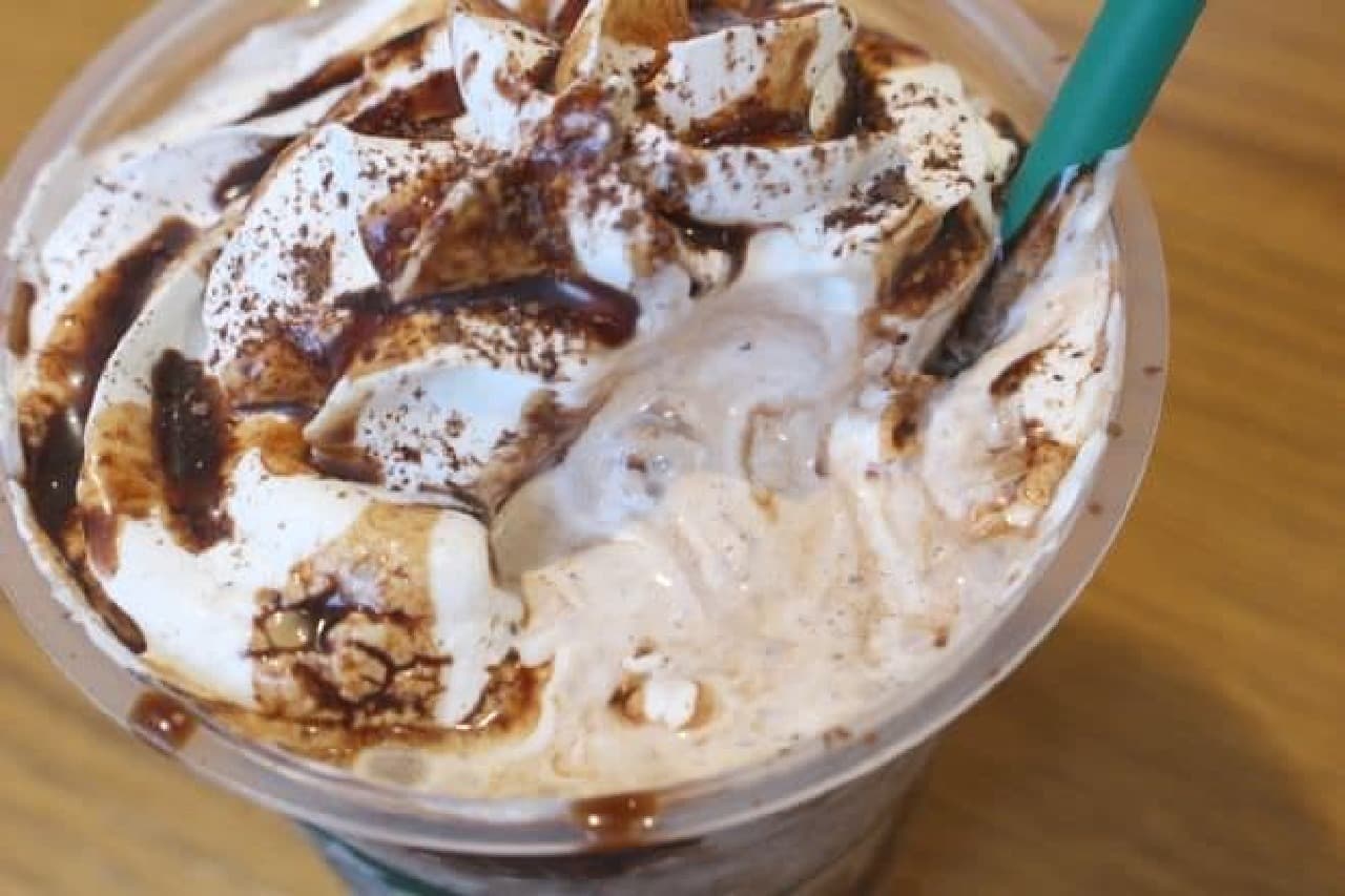 "Valentine Chocolate Holic Frappuccino" is a cup of chocolate chips, coffee chocolate sauce and white mocha syrup.