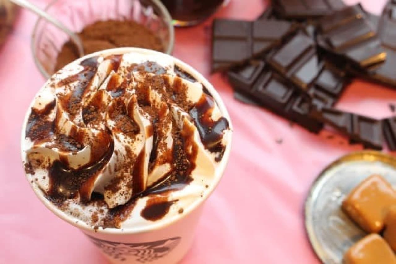 「バレンタイン チョコホリック ココ」は、コーヒーチョコレートソースにたっぷりのミルクを注ぎ仕上げた香り高いスペシャルなココア