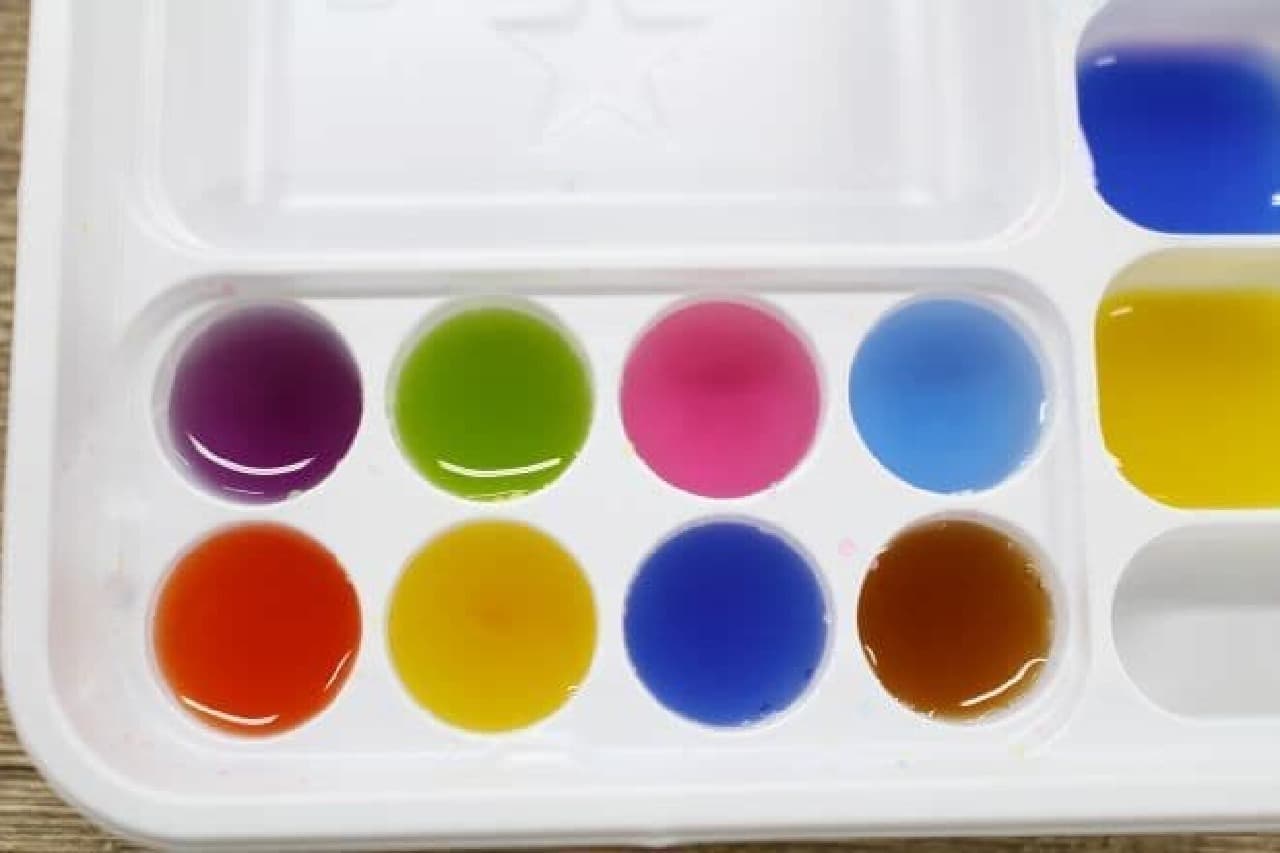 Making colored water with "Oekaki Gumi Land"