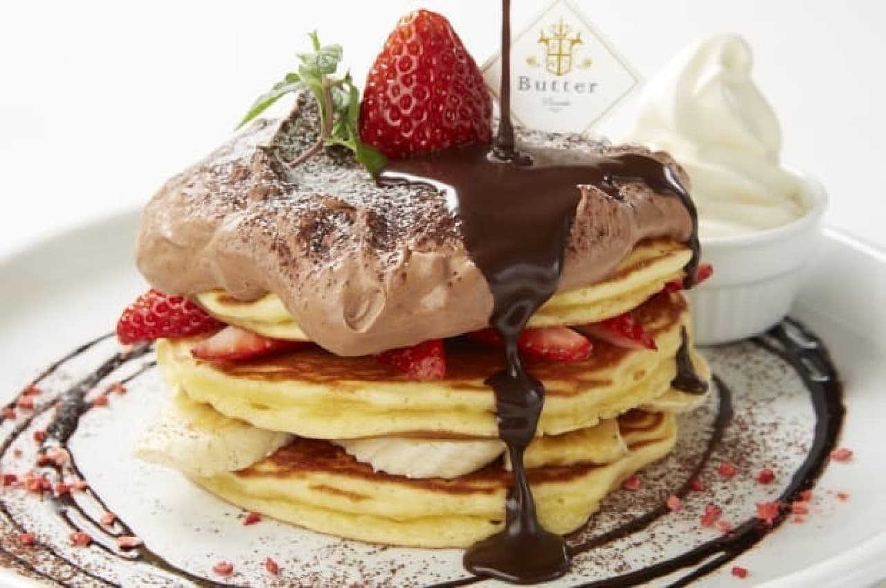 Butter "Mille-feuille pancakes with raw chocolate sauce"