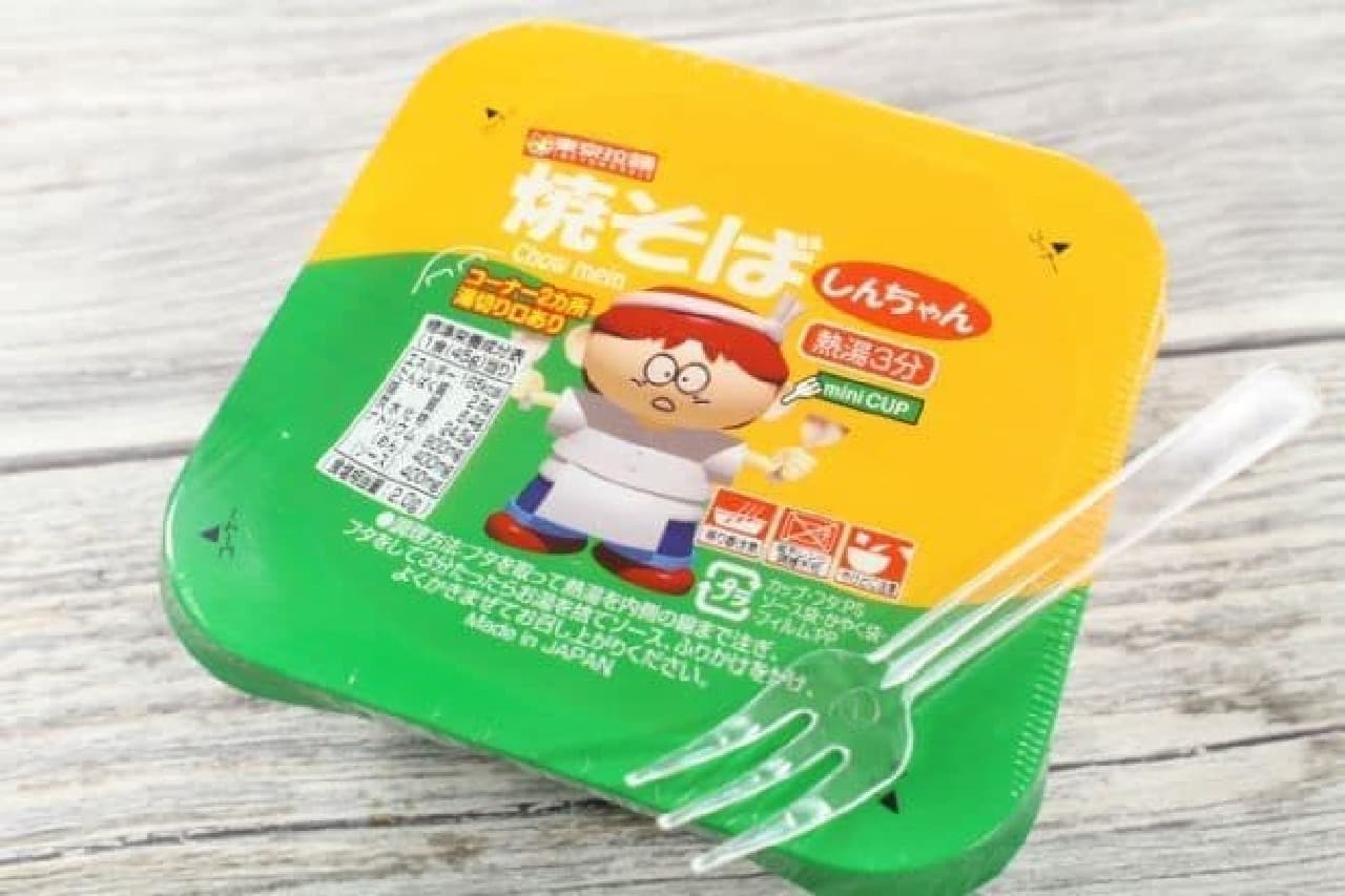 東京拉麺から販売されている「しんちゃん 焼そば」