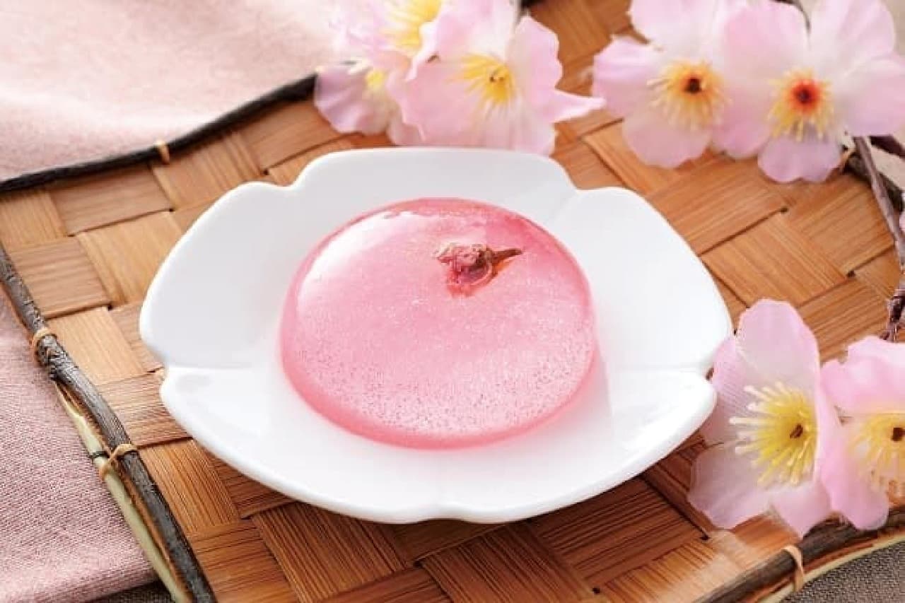 Lawson "Pururun water jelly with fragrant cherry blossoms"