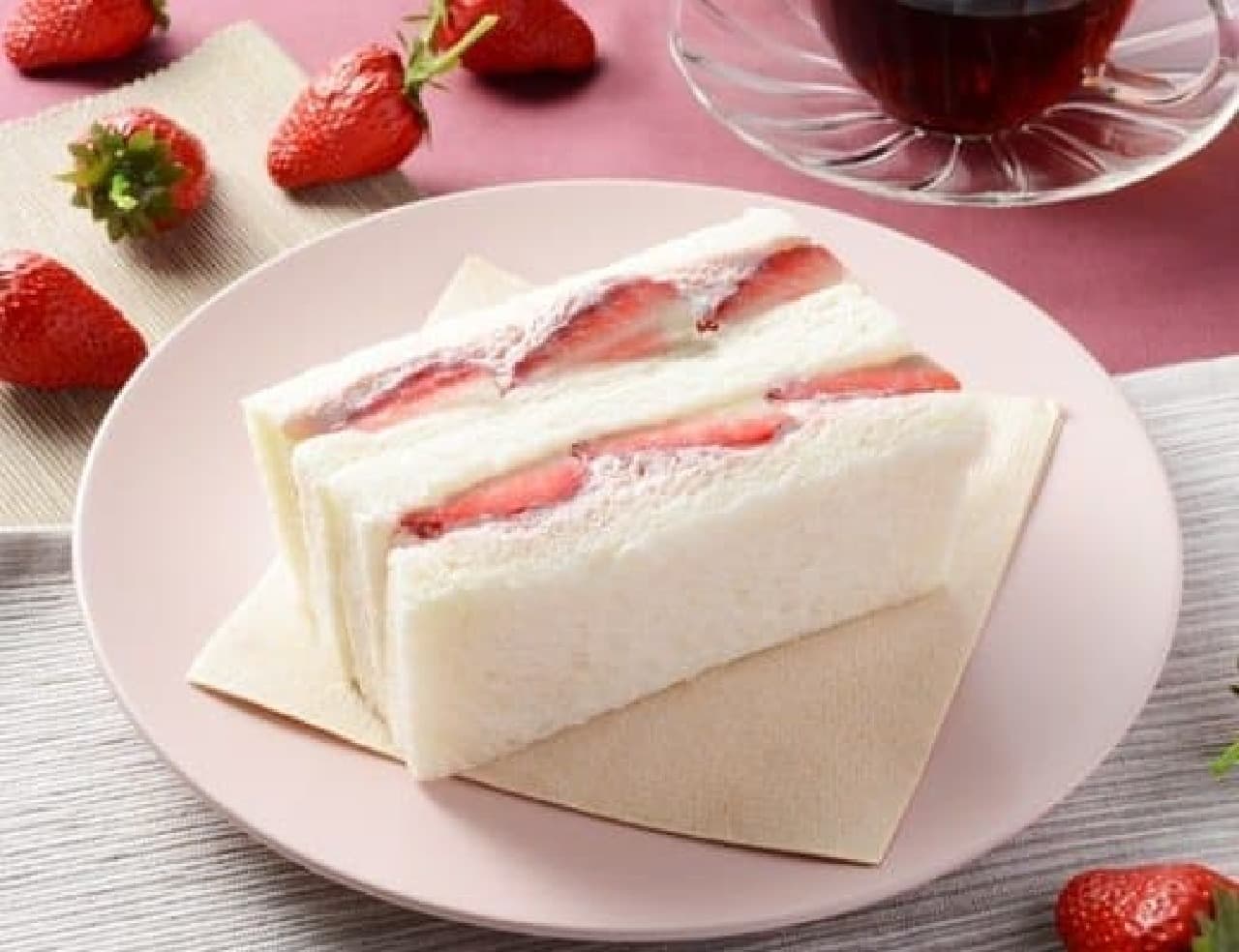 Lawson "Strawberry Milky Sandwich (with strawberry cream)"