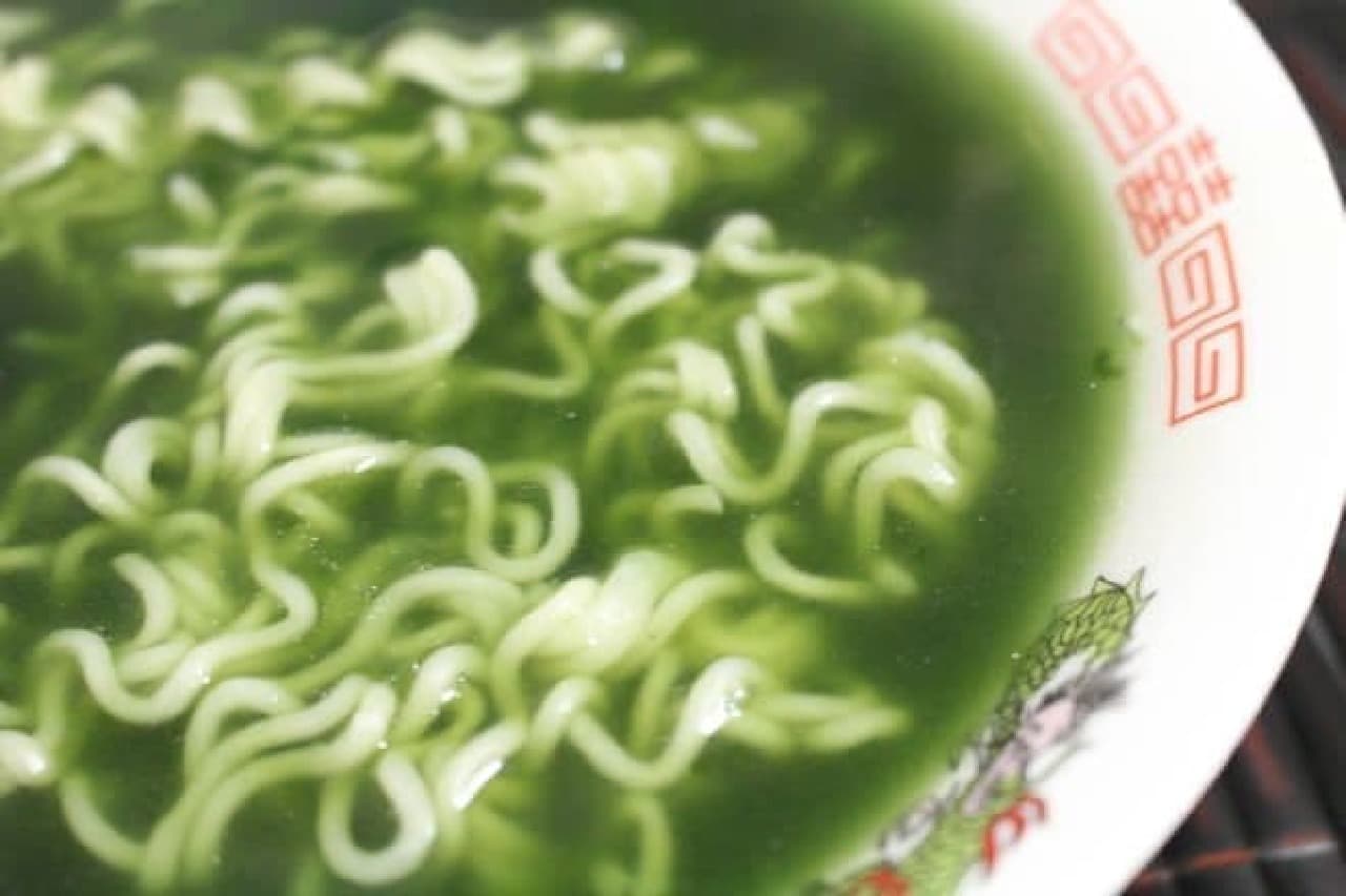 "Alien Ramen" is an instant noodle made from "Warasubo" from the Ariake Sea.