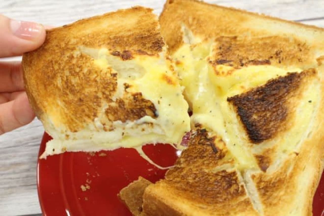 Cheese fondue toast
