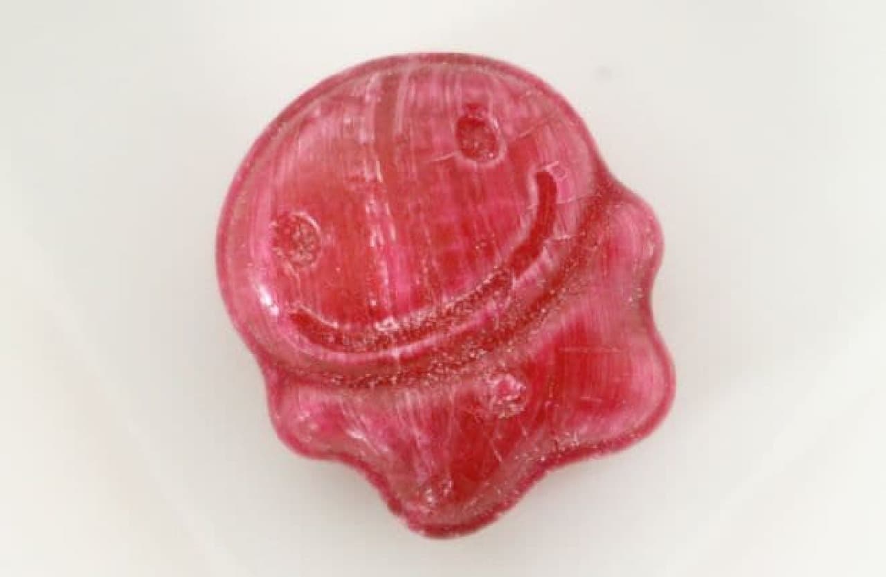 The "Kisekakeru! Candy" is a grape-flavored candy that changes color when licked.