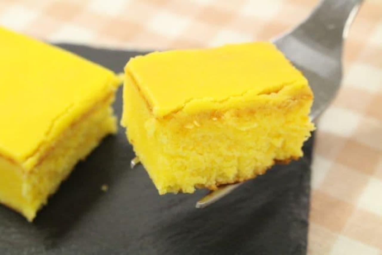 「湘南ゴールド プチショコラケーキ」は、湘南地域限定の柑橘「湘南ゴールド」を使用した爽やかなガトーショコラ