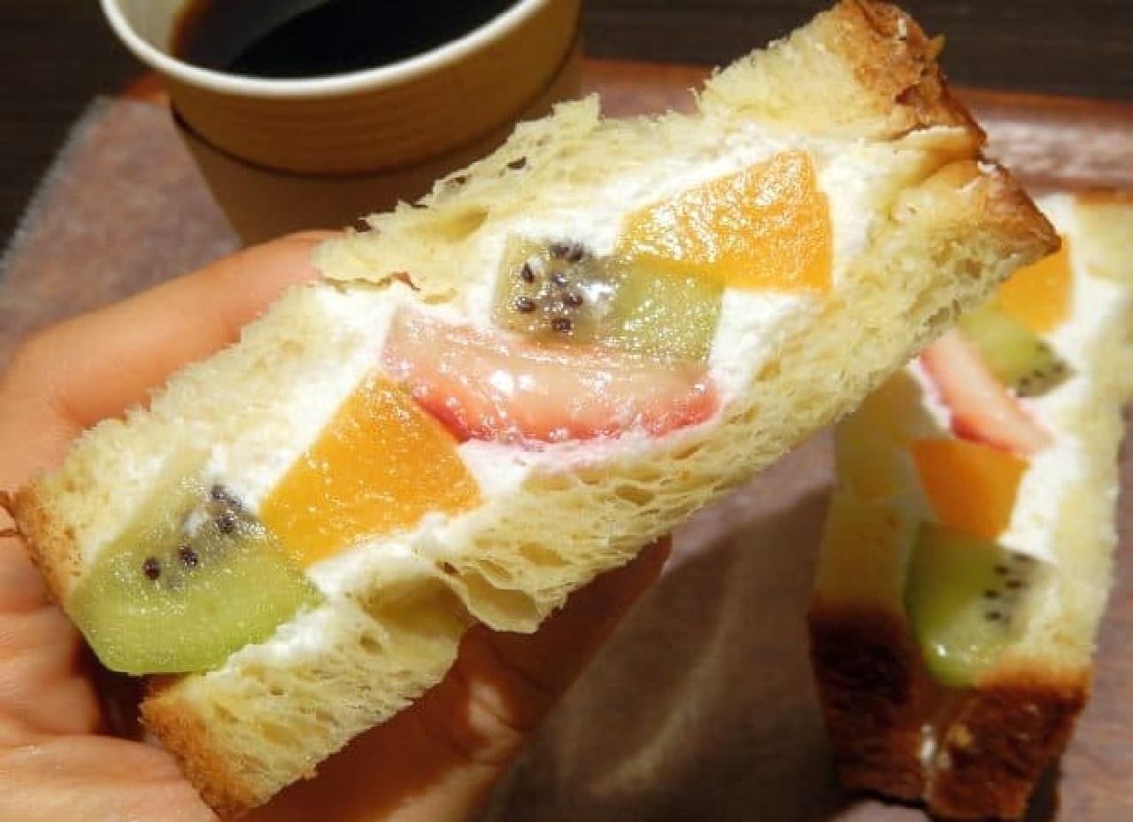 Rubian Yokohama store "Danish fruit sandwich"