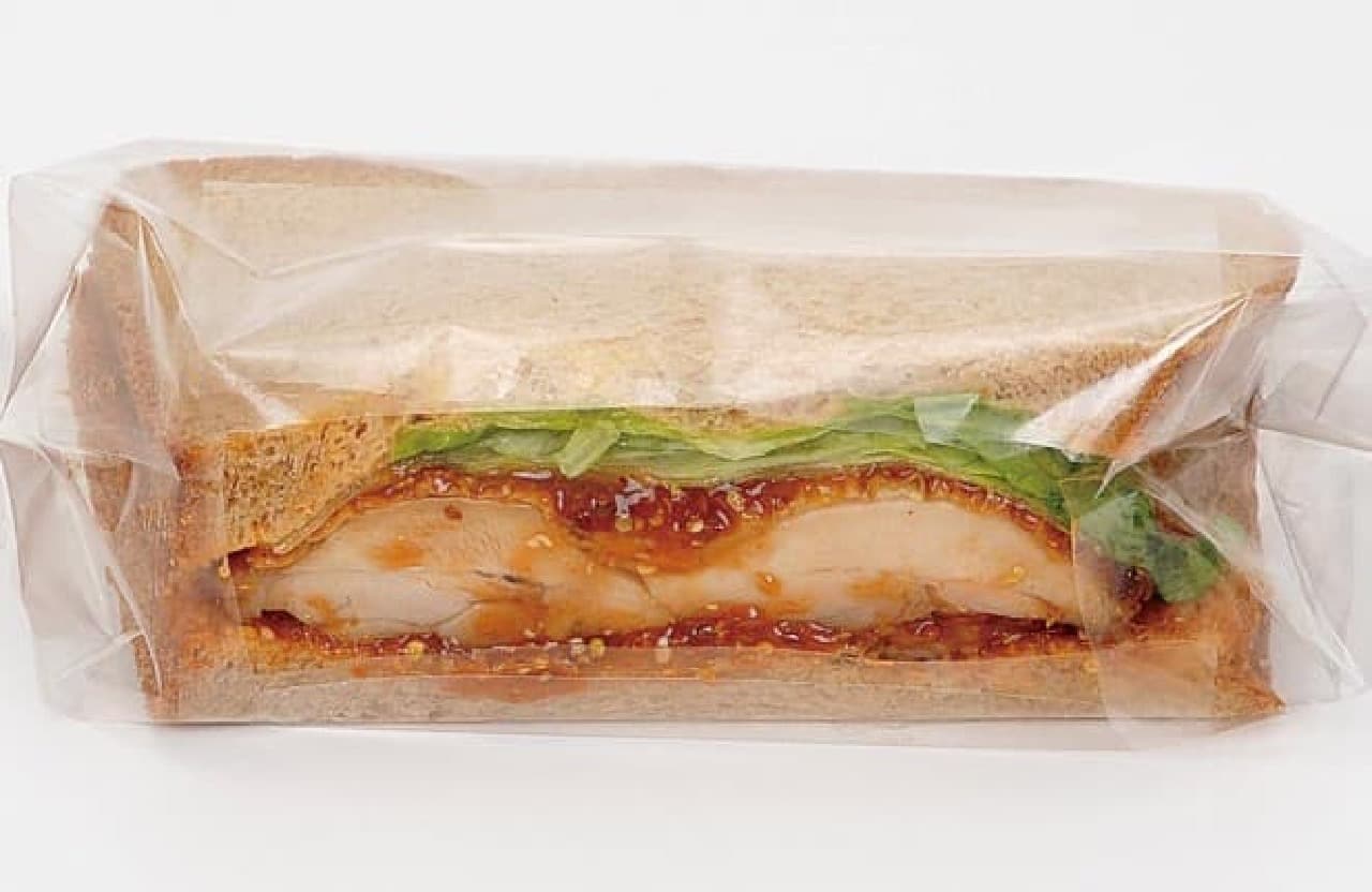 Ministop "DELI ★ Sandwich Tomato Chicken"