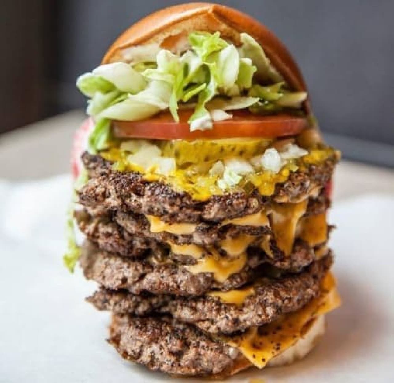 アメリカの老舗ハンバーガー店 Fatburger ファットバーガー 日本初上陸 パティ6枚の チャレンジメニュー も えん食べ