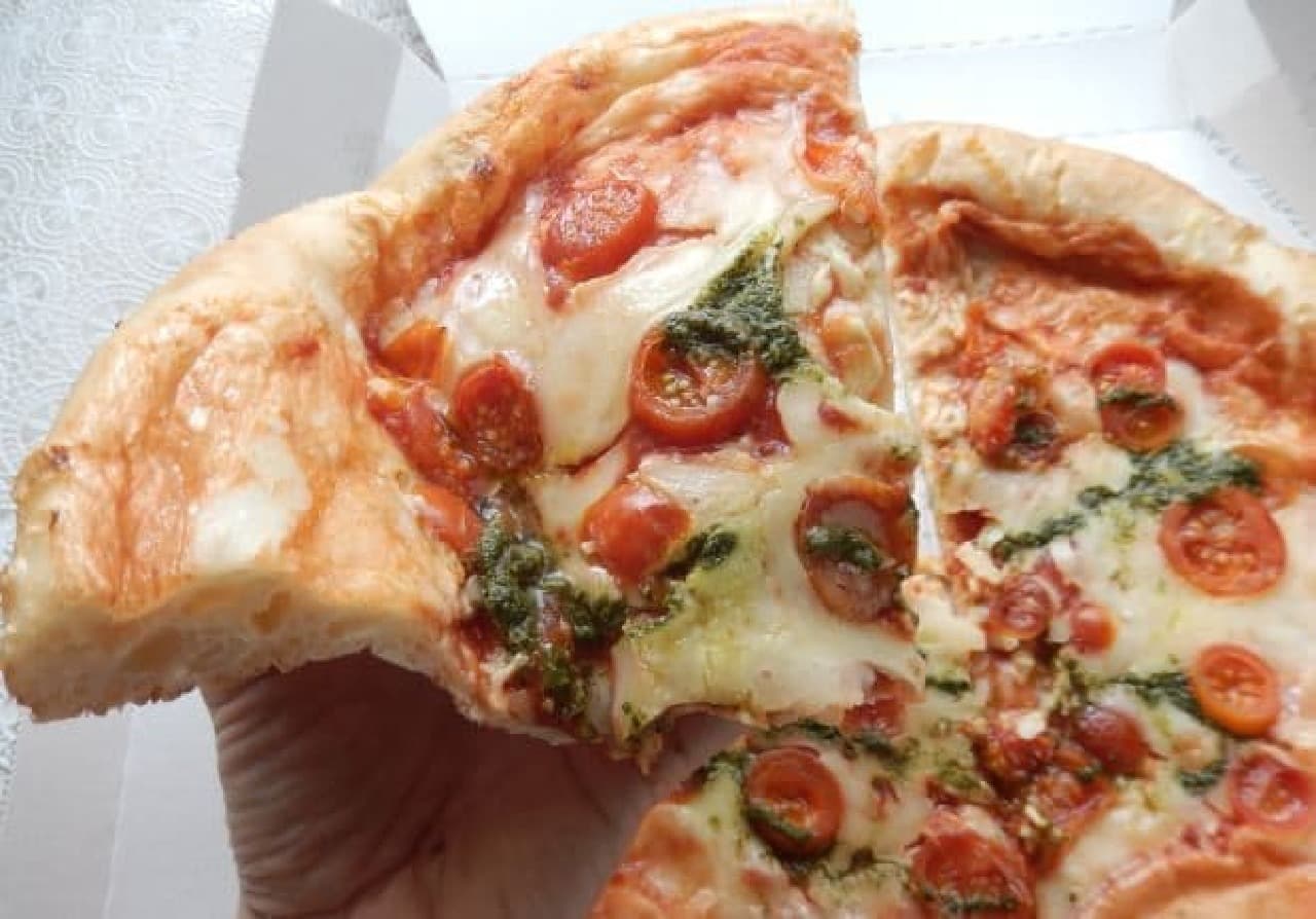 オーケーストアのピザがコスパ最強 ホールサイズで500円以下 チーズたっぷりで超ウマい えん食べ