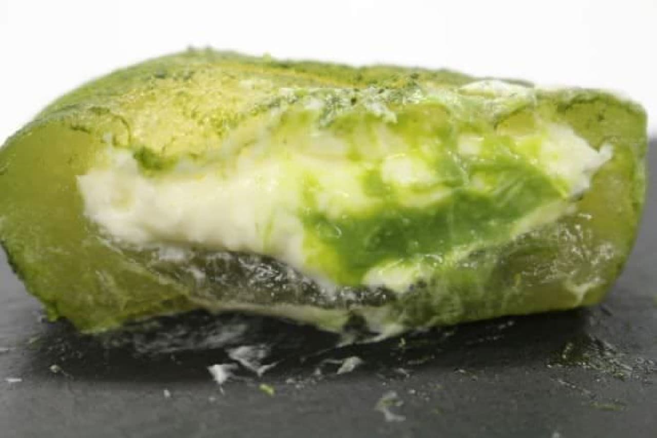 7-ELEVEN "Fluffy Uji Matcha Rare Cheese Warabi"