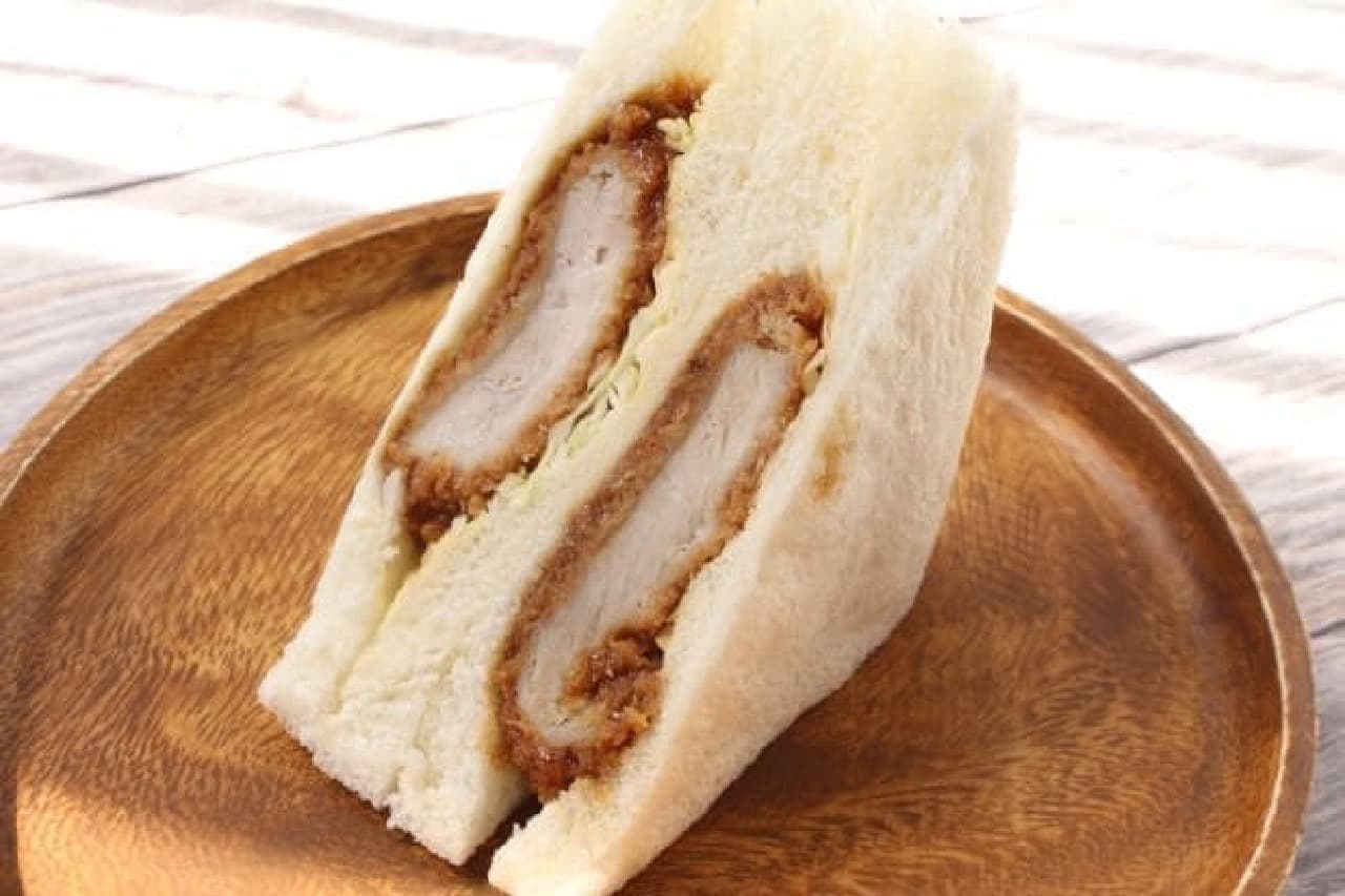 FamilyMart "Roasted pork cutlet sandwich