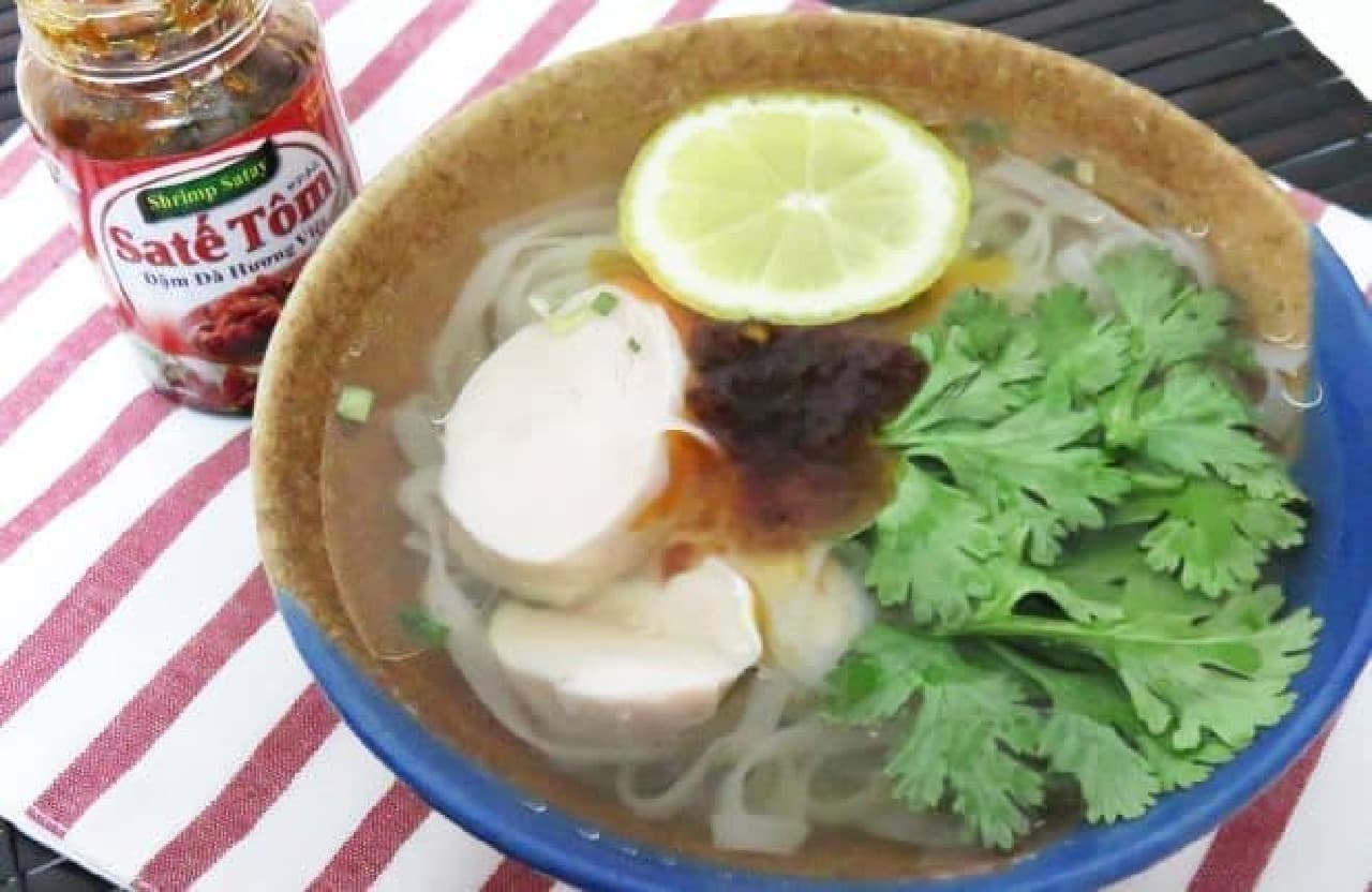 Vietnamese-style seasoning "Sate Tom Vietnamese-style eating chili oil (shrimp flavor)"