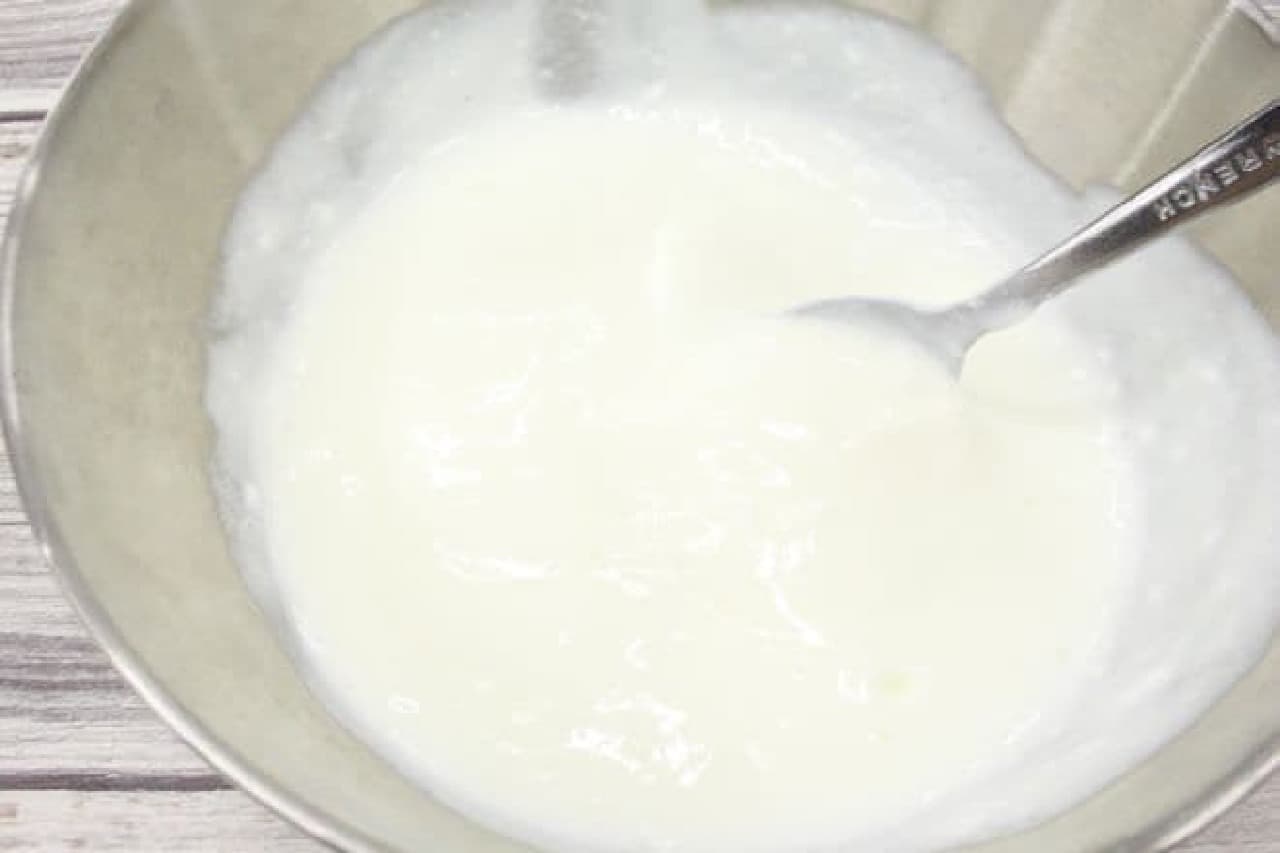 Mixing yogurt and sugar